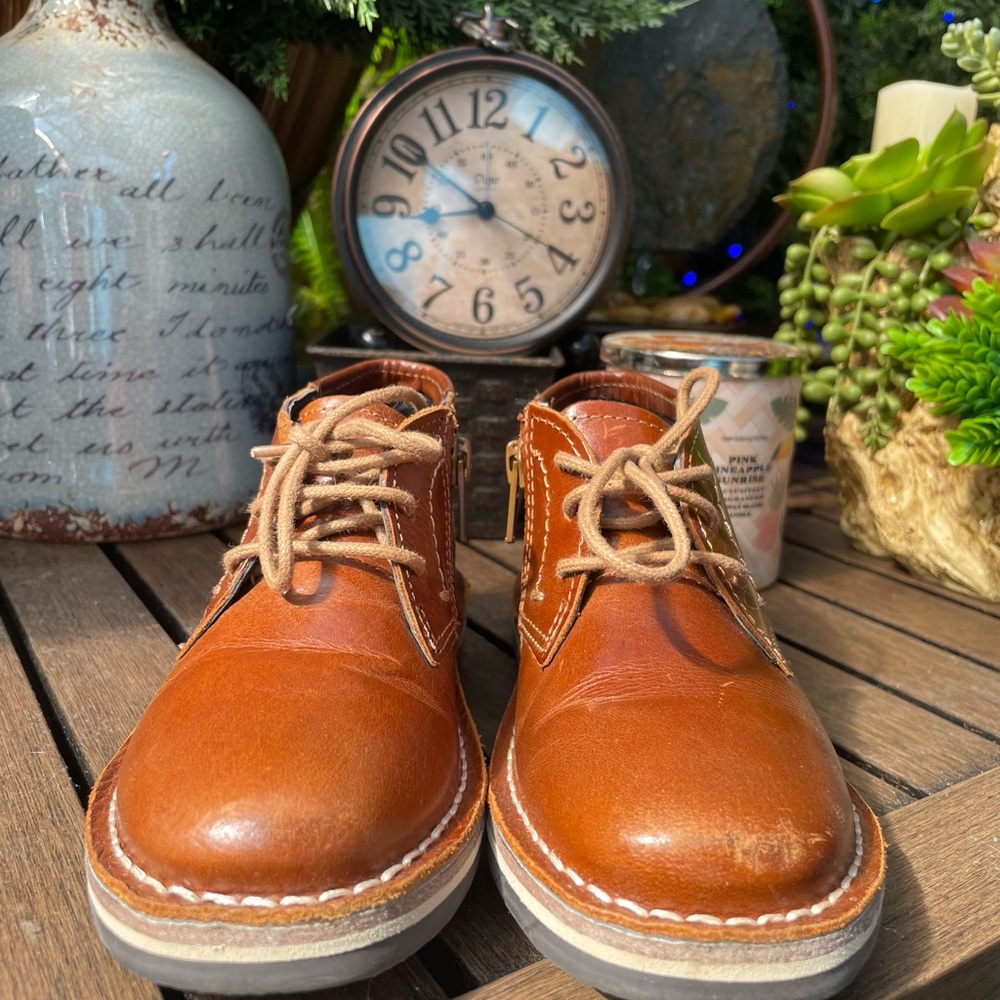 Steve Madden Brown Leather Ankle Boots with Minimalist Design - Picture 2 of 7